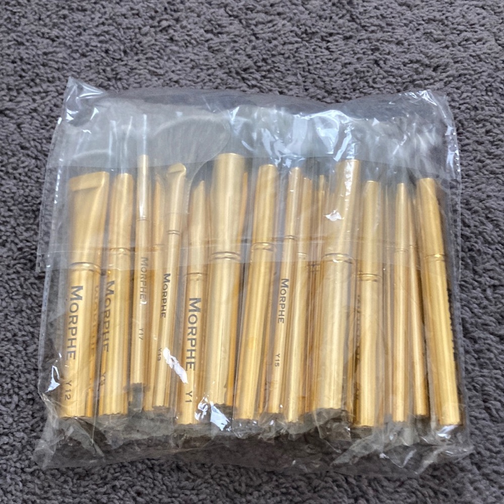 Morphe - 23 piece gold brush set